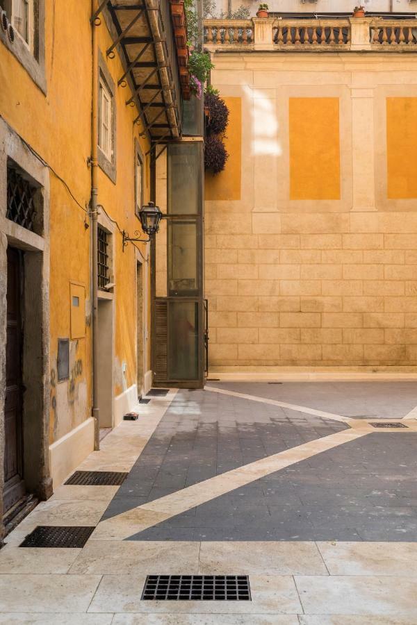 A World Aparts - 13 T.Argentina Rome Bagian luar foto